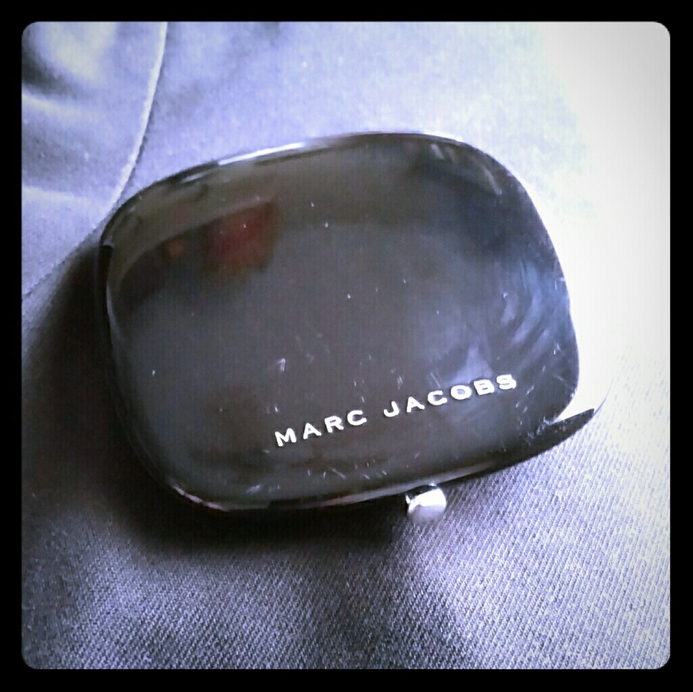 Marc Jacobs 120 Ivory  Perfection Powder compact